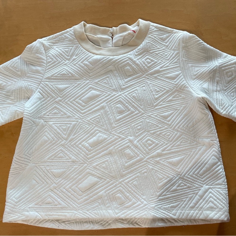 White Geometric Puffed Pattern Quilted-like shirt, size 4, made in Korea